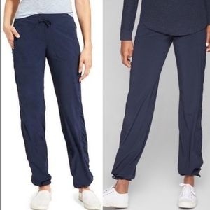 Athleta La Viva ruched joggers